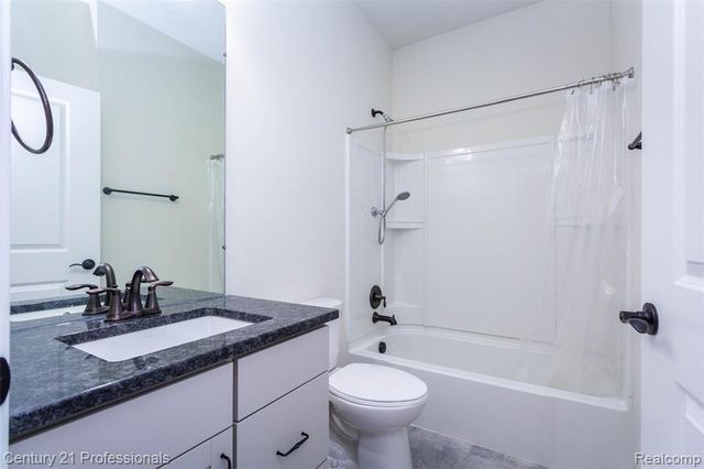 1218 Lark Street, Lake Orion, MI 48360