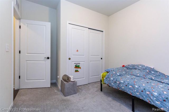 1218 Lark Street, Lake Orion, MI 48360