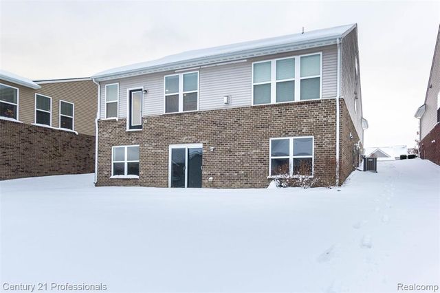 1218 Lark Street, Lake Orion, MI 48360