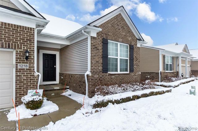 1218 Lark Street, Lake Orion, MI 48360