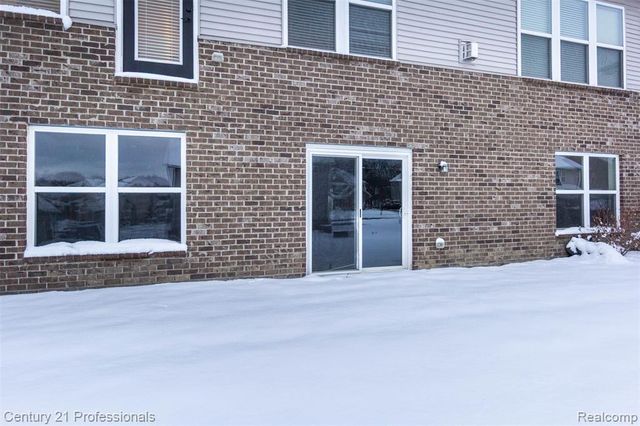 1218 Lark Street, Lake Orion, MI 48360
