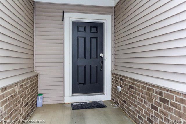 1218 Lark Street, Lake Orion, MI 48360