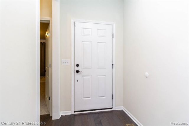 1218 Lark Street, Lake Orion, MI 48360