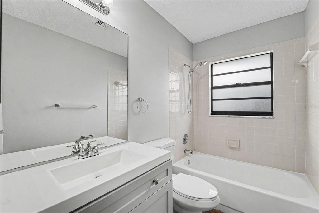 Image 12 of property listing at 38820 BERTA DRIVE, Zephyrhills, FL 33540