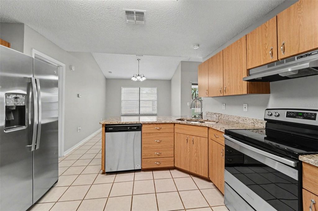 Image 7 of property listing at 38820 BERTA DRIVE, Zephyrhills, FL 33540