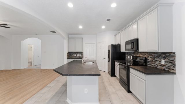 15 Benedict Canyon Loop, The Woodlands, TX 77382