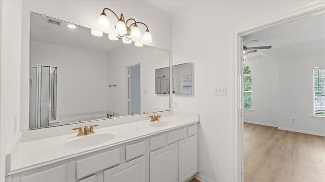 15 Benedict Canyon Loop, The Woodlands, TX 77382