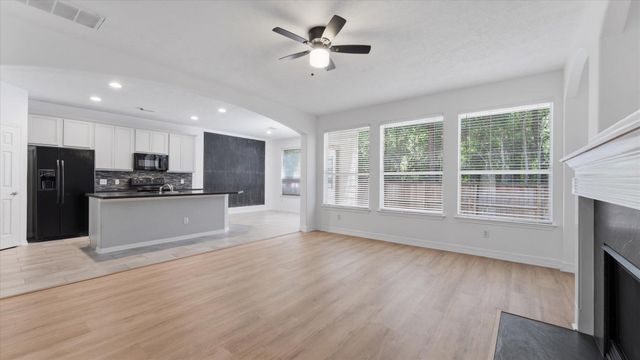15 Benedict Canyon Loop, The Woodlands, TX 77382
