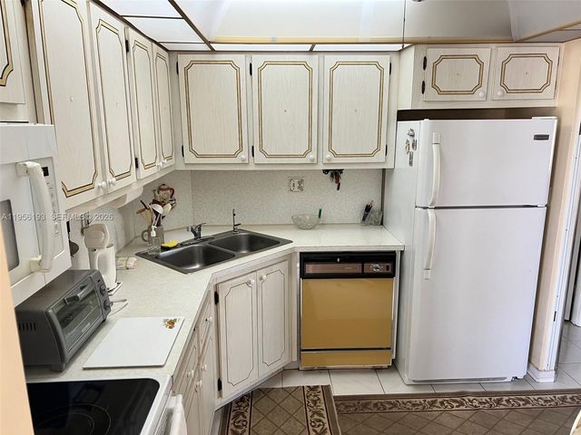 1720 Jefferson St 410, Hollywood, FL 33020