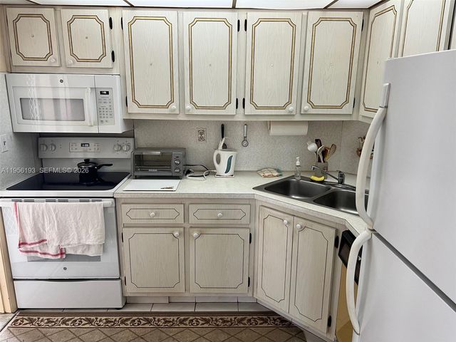 1720 Jefferson St 410, Hollywood, FL 33020