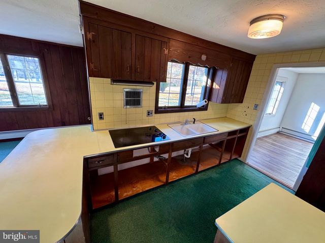 1114 W THOMAS RD, Lansdale, PA 19446