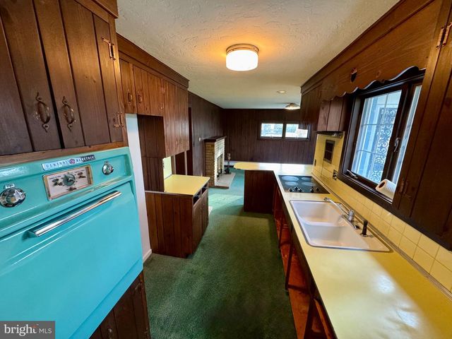 1114 W THOMAS RD, Lansdale, PA 19446