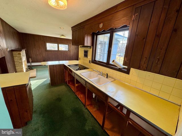 1114 W THOMAS RD, Lansdale, PA 19446