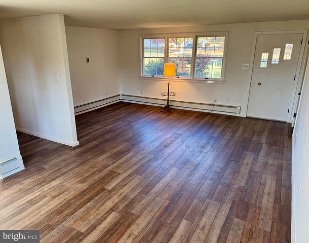 1114 W THOMAS RD, Lansdale, PA 19446