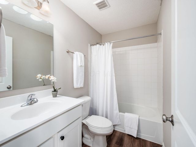 1434 Swanton Street, Lewis Center, OH 43035