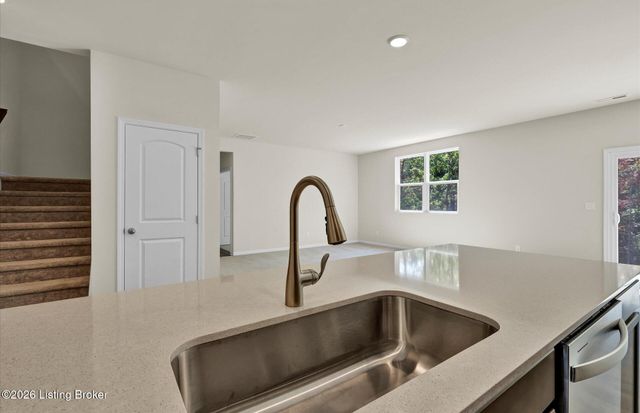 7602 Fair Ln, Louisville, KY 40291