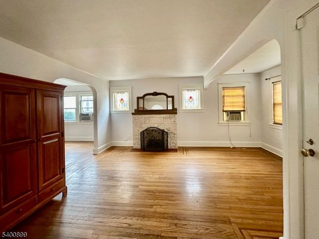 995 Grace Ter, Teaneck Twp., NJ 07666