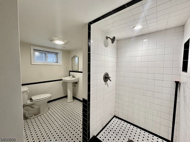 995 Grace Ter, Teaneck Twp., NJ 07666