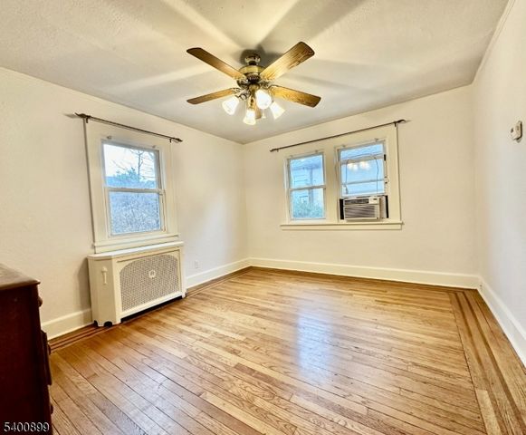 995 Grace Ter, Teaneck Twp., NJ 07666