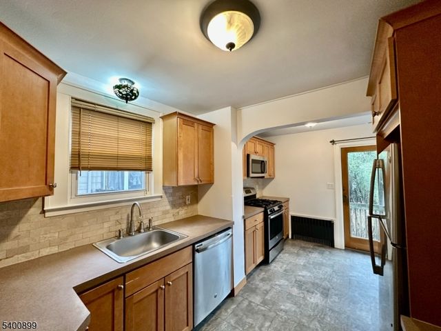 995 Grace Ter, Teaneck Twp., NJ 07666