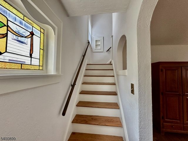 995 Grace Ter, Teaneck Twp., NJ 07666