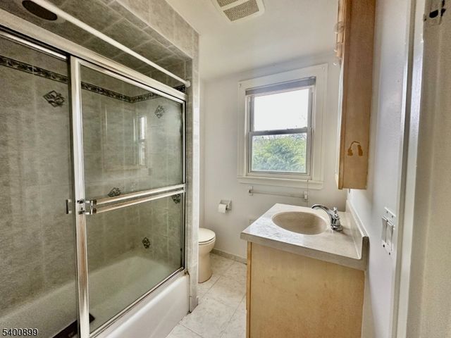 995 Grace Ter, Teaneck Twp., NJ 07666