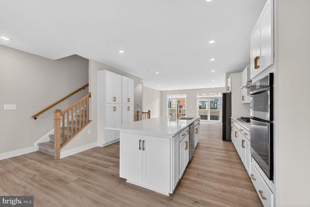 42194 SUMMER SUN TER, Ashburn, VA 20148