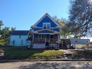 317 SE 11th ST, Topeka, KS 66612