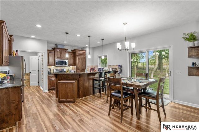 5251 Waterford Avenue Circle, Papillion, NE 68133