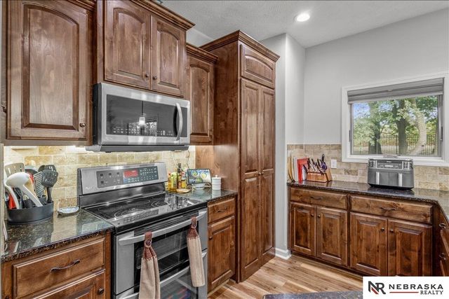 5251 Waterford Avenue Circle, Papillion, NE 68133