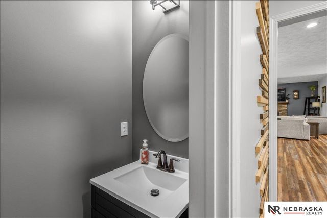 5251 Waterford Avenue Circle, Papillion, NE 68133