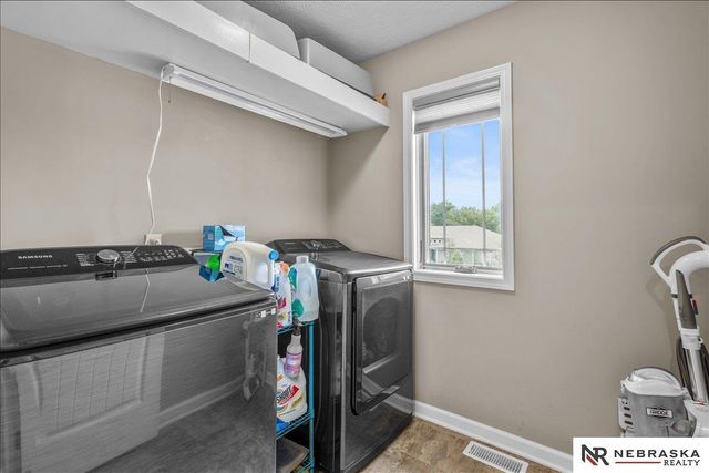 5251 Waterford Avenue Circle, Papillion, NE 68133