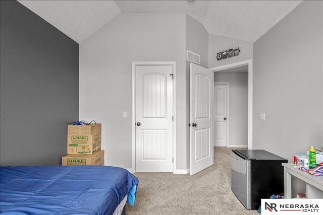 5251 Waterford Avenue Circle, Papillion, NE 68133