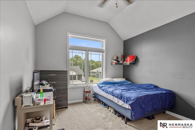 5251 Waterford Avenue Circle, Papillion, NE 68133