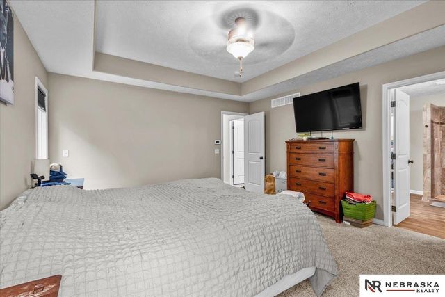 5251 Waterford Avenue Circle, Papillion, NE 68133