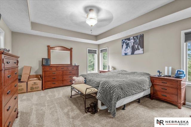 5251 Waterford Avenue Circle, Papillion, NE 68133