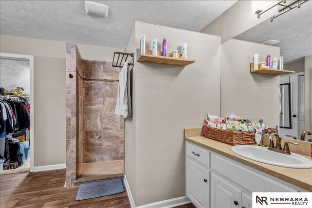 5251 Waterford Avenue Circle, Papillion, NE 68133