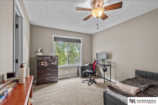 5251 Waterford Avenue Circle, Papillion, NE 68133