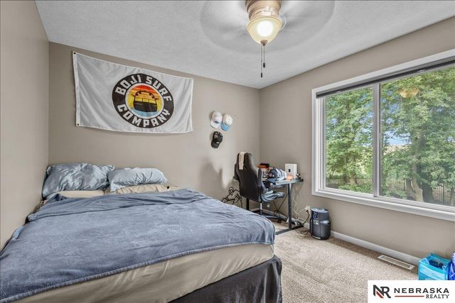5251 Waterford Avenue Circle, Papillion, NE 68133