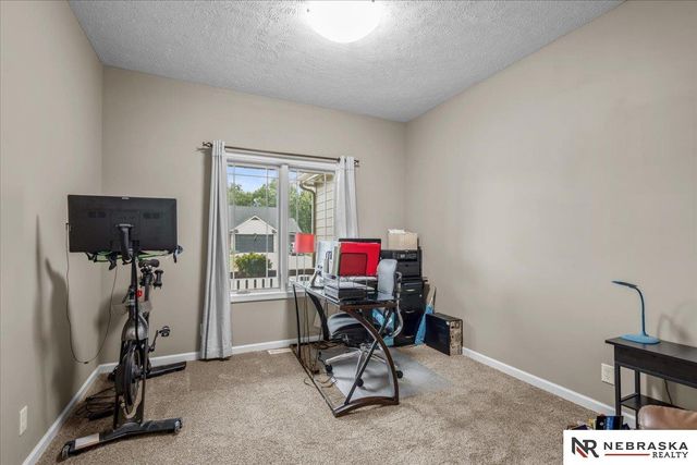 5251 Waterford Avenue Circle, Papillion, NE 68133