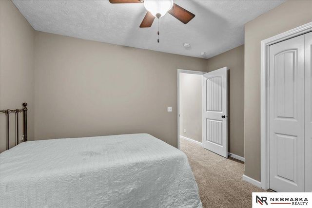 5251 Waterford Avenue Circle, Papillion, NE 68133
