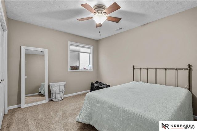 5251 Waterford Avenue Circle, Papillion, NE 68133