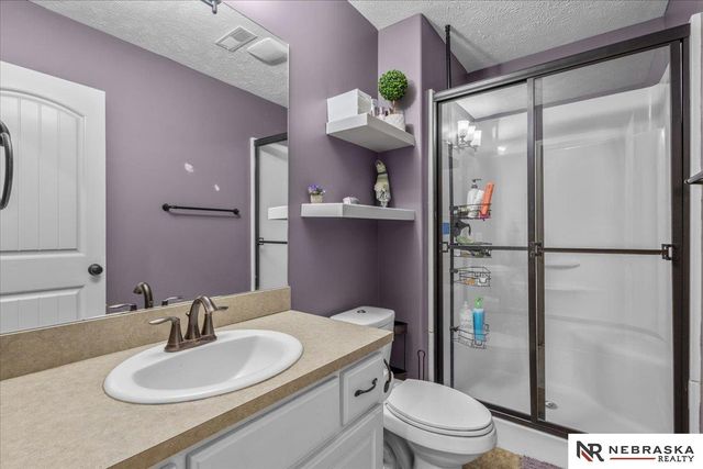 5251 Waterford Avenue Circle, Papillion, NE 68133