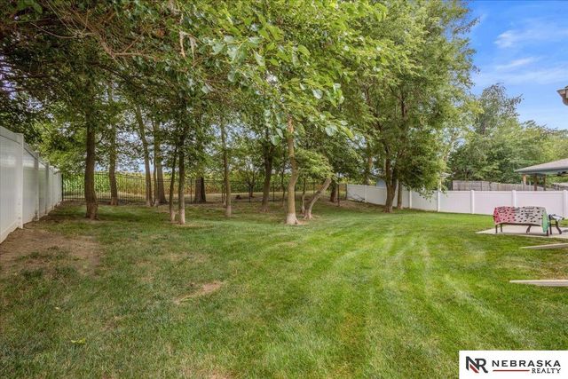 5251 Waterford Avenue Circle, Papillion, NE 68133