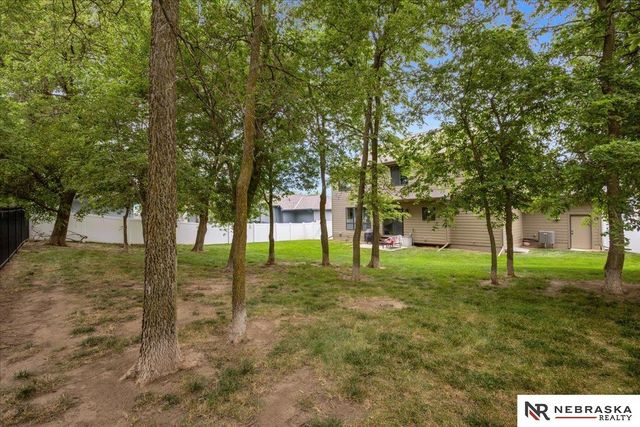 5251 Waterford Avenue Circle, Papillion, NE 68133
