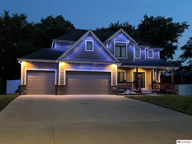 5251 Waterford Avenue Circle, Papillion, NE 68133