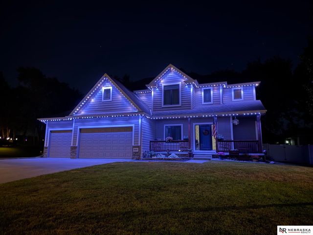 5251 Waterford Avenue Circle, Papillion, NE 68133