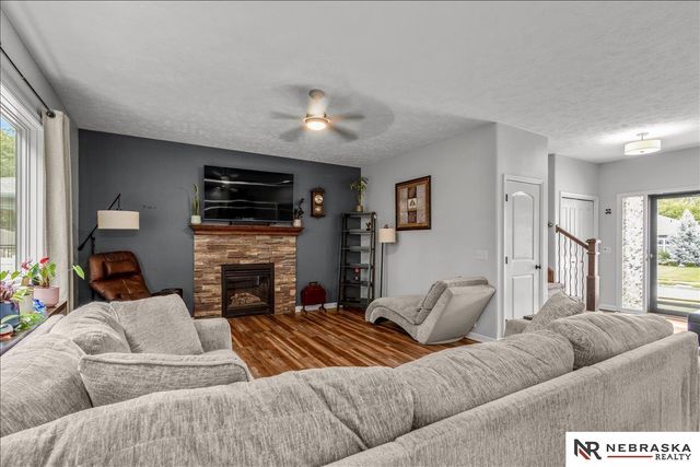 5251 Waterford Avenue Circle, Papillion, NE 68133
