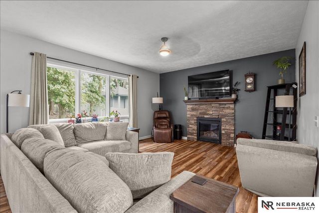 5251 Waterford Avenue Circle, Papillion, NE 68133