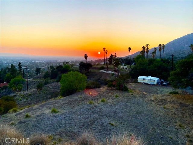 946 N Glendora Ave, Glendora, CA 91741